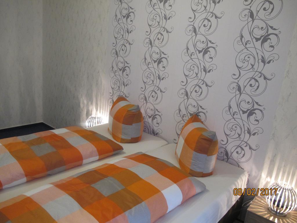 Pension Check In Hotel Güstrow Eksteriør billede