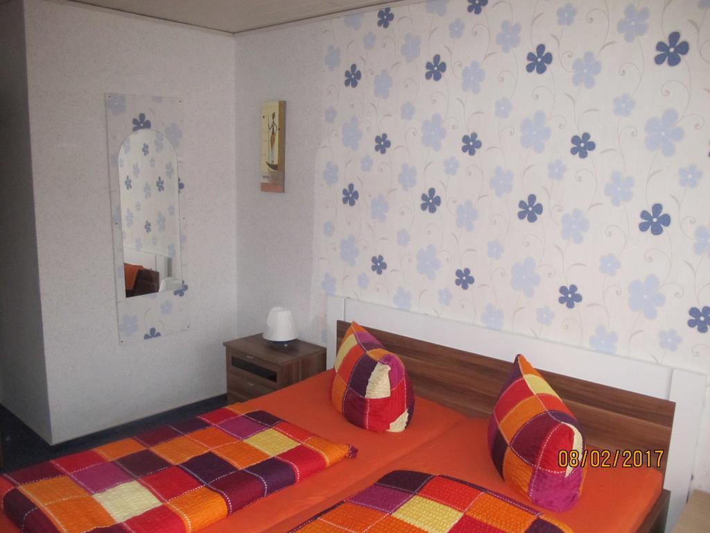 Pension Check In Hotel Güstrow Eksteriør billede