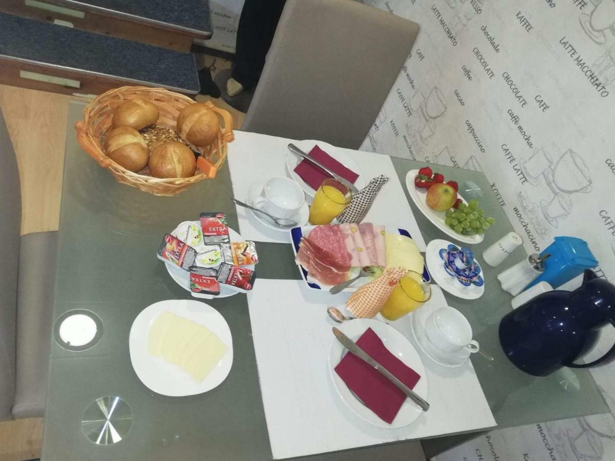 Pension Check In Hotel Güstrow Eksteriør billede